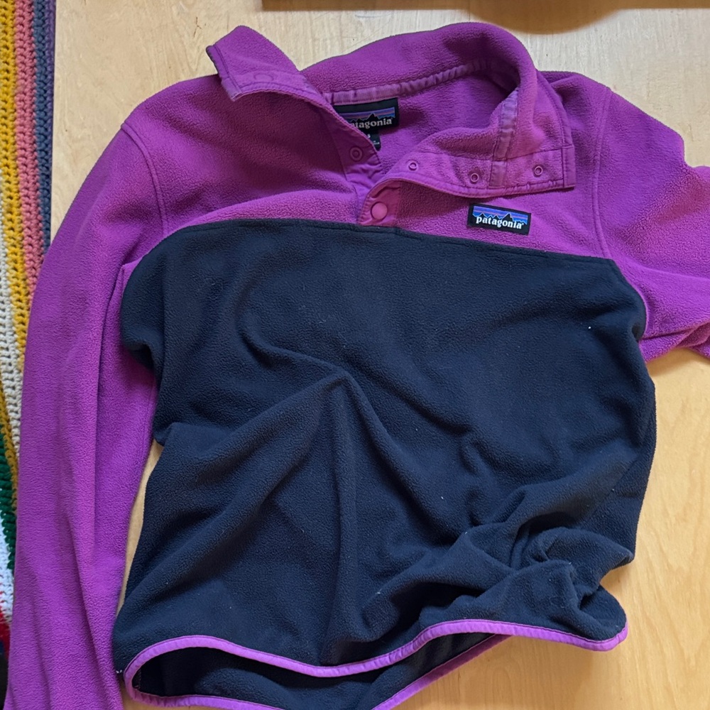 Patagonia women’s ' Two-Tone Fleece Sweatshirt